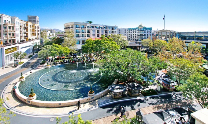 Downtown Apartamento | The Americana at Brand- Spacious Top Corner 2B / 2BA con balcón privado!
