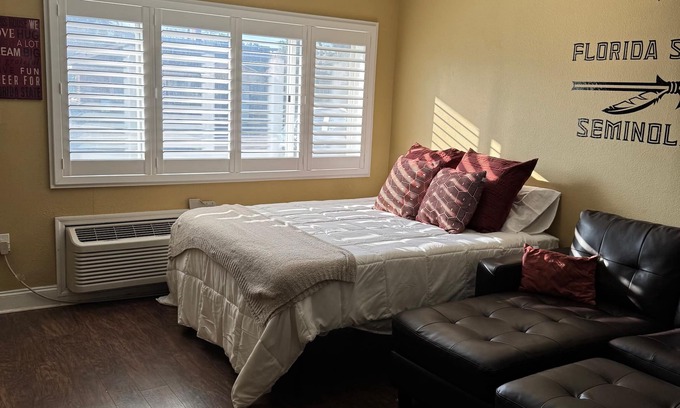 Tallahassee Condominio | Prime Studio Condo in the Heart of FSU - Steps from Doak Campbell & College Town