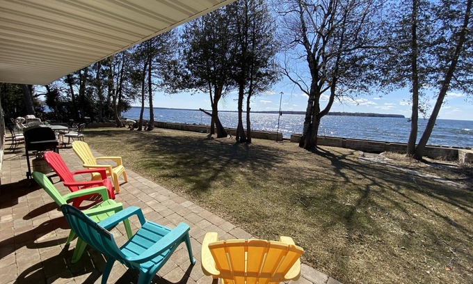 Little Sturgeon Casa | Prime sunsets, great kayaking, huge yard, volleyball court, and free firewood