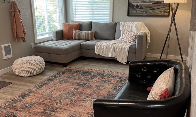 Springfield Casa | Prime University location. Freshly renovated, 2-bedroom house