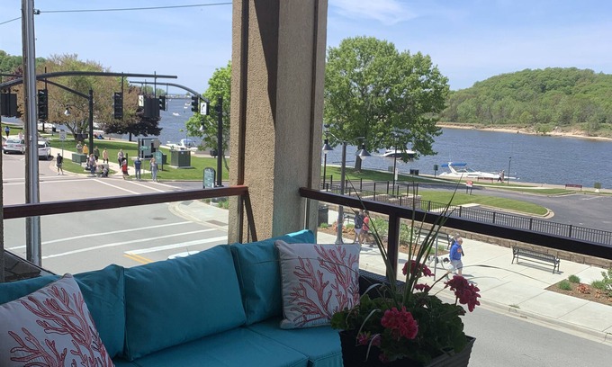 Grand Haven Condominio | Prime View of Fountain and Channel ~ ¡Excelente ubicación!