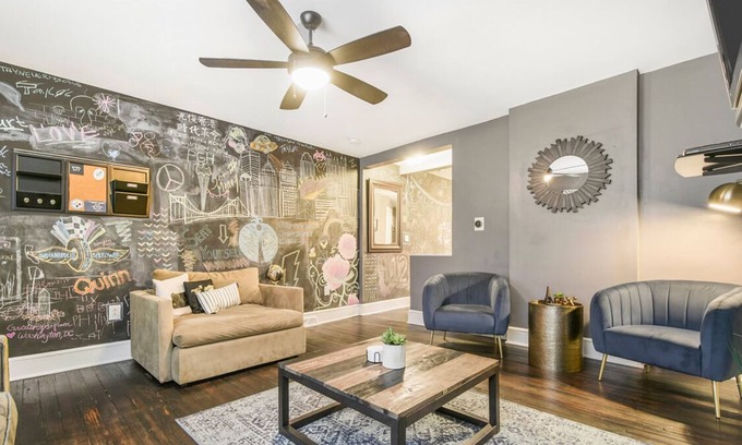 East Allegheny Casa | Prime Walkable Location ★ Private Parking ★ Patio