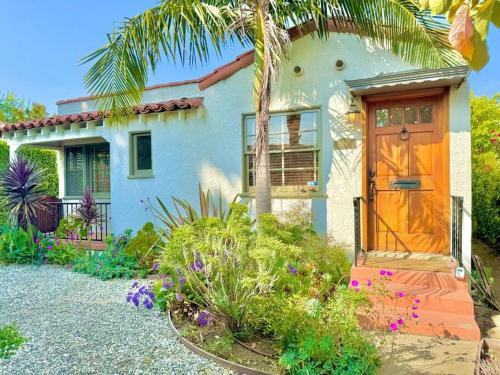 West Los Angeles Casa | Prime West Los Angeles 4 Bedroom 2 Bathroom House