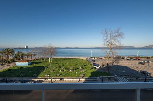 Vigo Apartamento | Primera Linea de Playa Samil Costa con Garaje Incluido