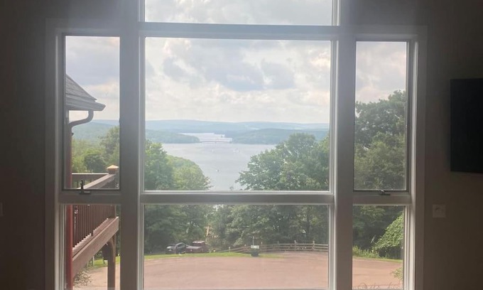 McHenry Chalet De Esquí | Primo Vista! Spectacular views, Dock Slip, Hot Tub