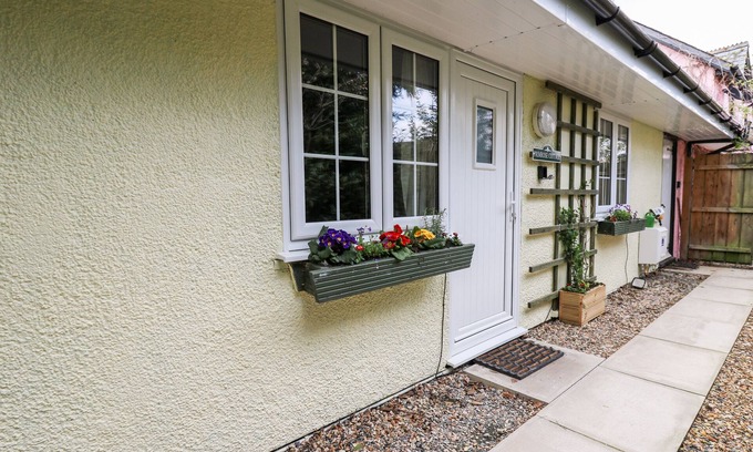 Crossgates Cabaña | PRIMROSE COTTAGE, pet friendly, with a garden in Crossgates