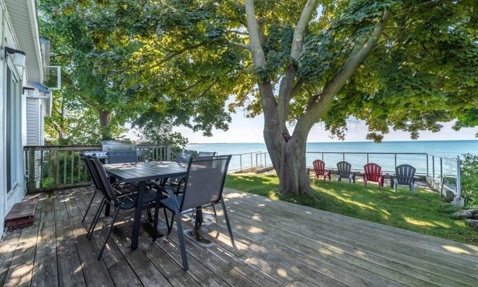 Wellington Cabaña | Prince Edward County Lakehouse 3 Bedroom and 3 Bathroom
