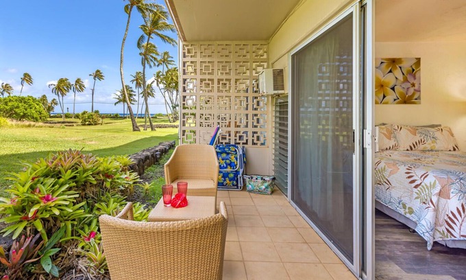 Poipu Apartamento | Príncipe Kuhio 133. Sweet Studio cruzando la calle desde el océano
