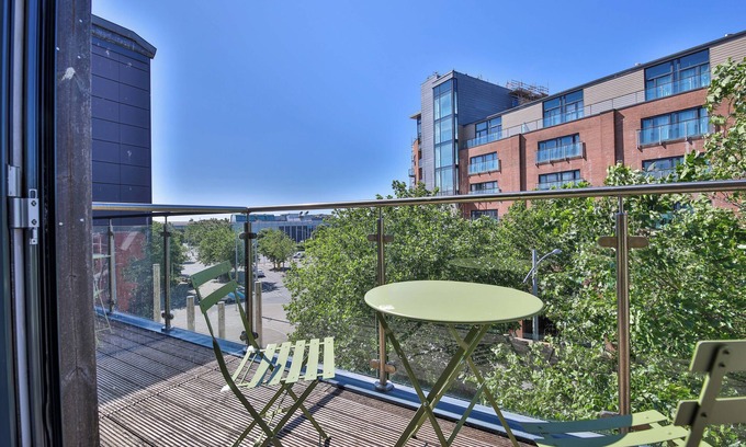 Castle Apartamento | Princess Lofts Studios - Swansea City Centre