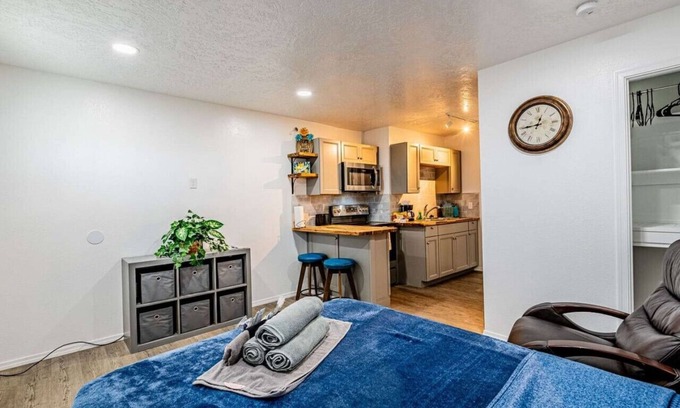 University Heights Apartamento | Princeton Suite 12 Overlooking NobHill