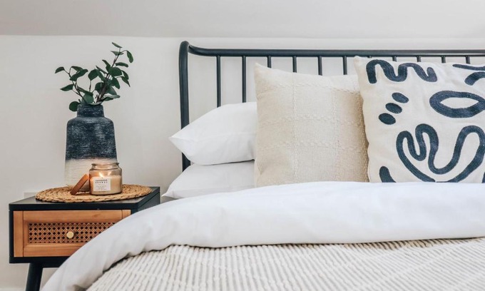 Riverside Apartamento | Principality View Apartment Three, by Solace Stays