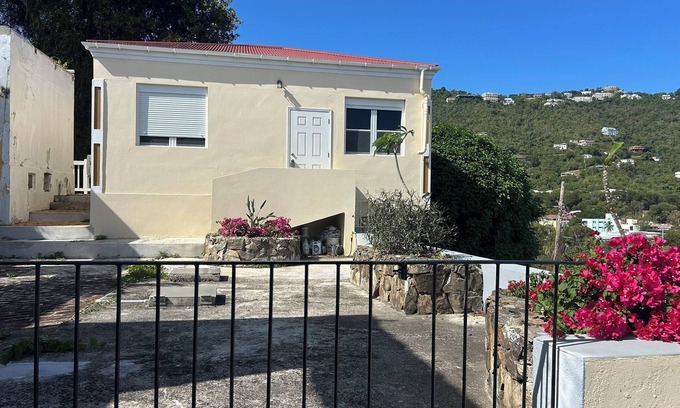 Rosendal Apartamento | Prindsens Gade Cozy 1-bedroom apartment in lovely Charlotte Amalie with AC, WiFi