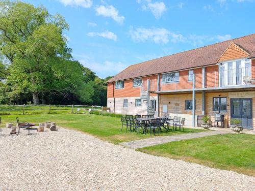 Chichester Casa | Priory Coach House - Church Norton