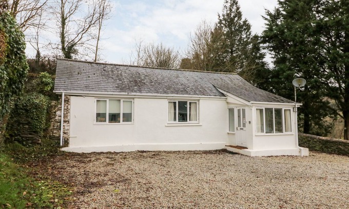 Barnstaple Cabaña | PRIORY HOUSE COTTAGE, pet friendly, with a garden in Barnstaple