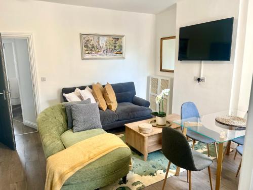 Dartford Casa | Priory house - home away from home