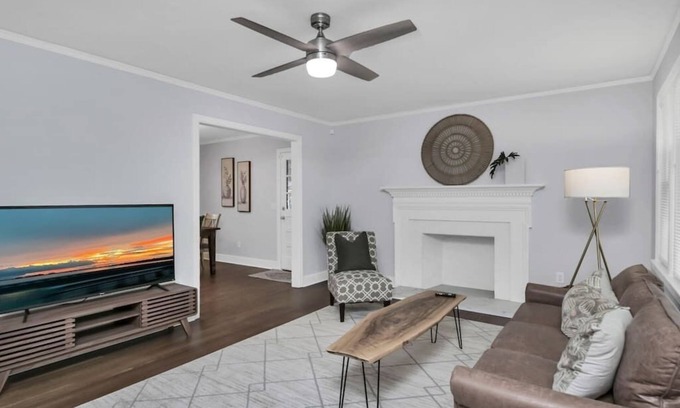 Columbia Casa | Pristine 3BR | Centrally located & Pet Friendly