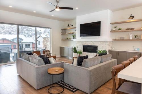Deer Mountain Casa | Pristine 3BR with Hot Tub 15min to Park City