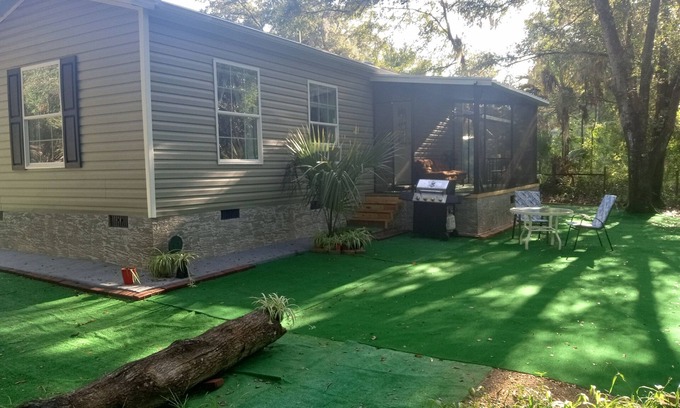 Crystal River Casa | PRISTINE AIR 2 ACRES CLEANSED DAILY BY HUGE OAKS, PALMS AND GULF BREEZES