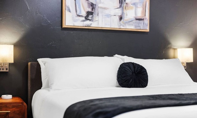 Shadyside Apartamento | Pristine Double King 3BR suite | A+ Location| ADA|