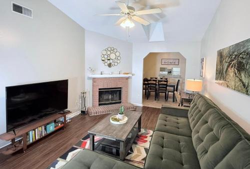 Tallahassee Casa | Pristine Elegance meets Chic Charm!