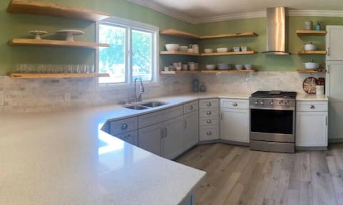 Pella Casa | Pristine getaway for groups; 5 BR - sleeps 16+