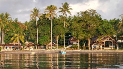 Pulau Unauna Complejo | Pristine Paradise Dive Resort - Togean Islands, Una Una