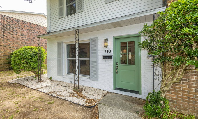 Old Village Casa | Pristine Townhouse - Beach, Charleston, Pool, Low Country Fun