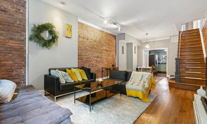 Downtown Baltimore Apartamento | Pristine Townhouse With Rooftop Deck Near Canton!