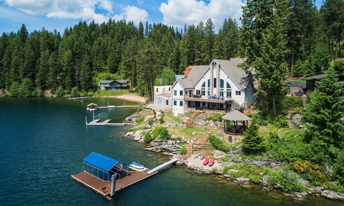 Coeur d'Alene Casa | Pristine waterfront estate on Lake Coeur d'Alene