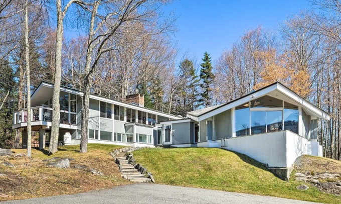 West Dover Casa | Pristine West Dover Home with Deck and Mountain Views!