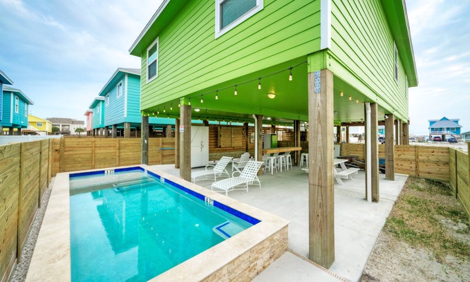 Cinnamon Shore Casa | Priv Pool, Covered Patio Lounge w/ Bar, Sunset Views | Green Gecko by AvantStay