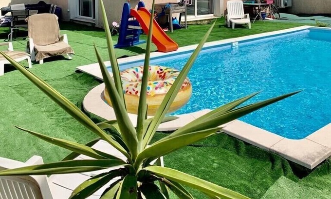 Chateauneuf-les-Martigues Casa | Private Pool Villa near Côte Bleue