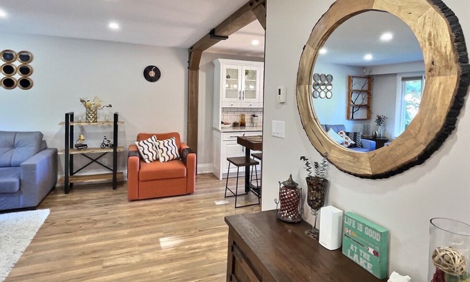 Barrie Casa | Privacy in the heart of Barrie! The waterfront is a few minutes away 🐟🚤⛵️🏖🚏🍹