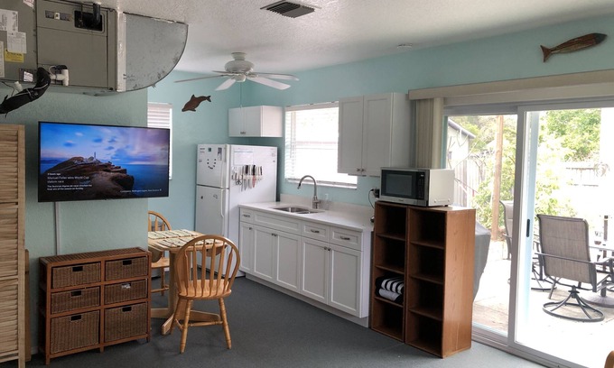 Englewood Apartamento | Privacy just minutes from Englewood Beach