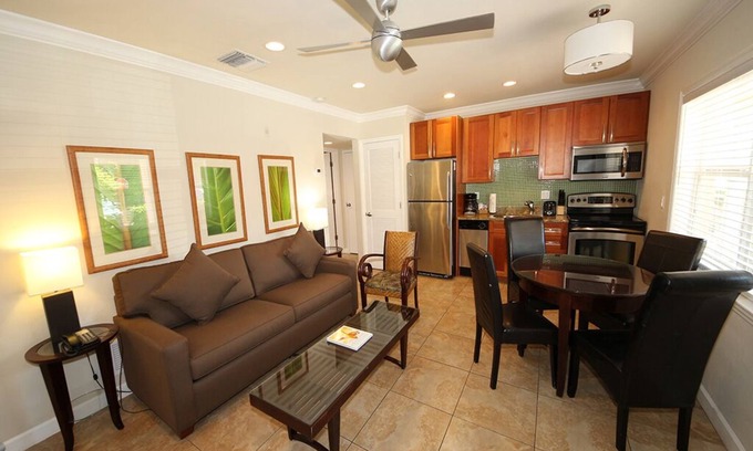 Bradenton Beach Hotel | Beach Club en Anna Maria # 4/5: 3 BR / 3 BA Resort en Anna Maria por RVA, capacidad para 10
