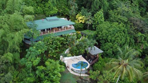 Matapalo Casa | Privacy-waterfall-pool-sleeps 8-near Beach
