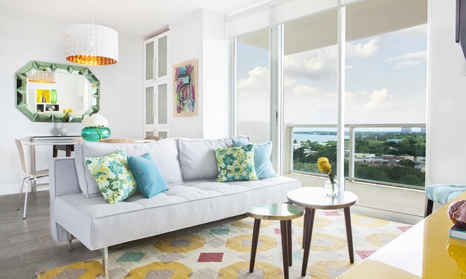 Coconut Grove Apartamento | Privado 2/2. Vista de 5 bahías aptas. en Coconut Grove Hotel incluye estacionamiento!