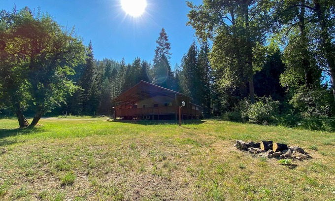 St. Maries Casa | ¡NUEVO! S t. Maries Waterfront Home con cubierta en 3 acres!