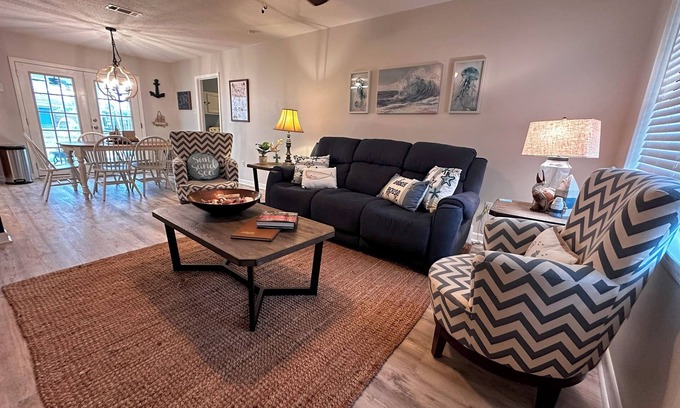 Long Beach Casa | Private 2 bedroom 1.5 bathroom home w/ large fenced yard. Fast WiFi. Pets ok.