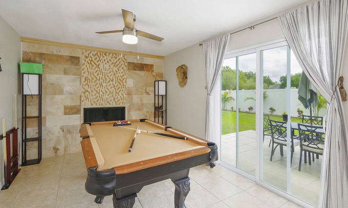 Greater Northdale Casa | Private 2 Story Corner Home - Games Room - Spacious