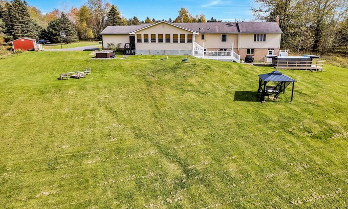 Blakeslee Casa | Private 22 Acres, Heated Pool Spa, Hot Tub, Game Room, Pool Table, Near Slopes