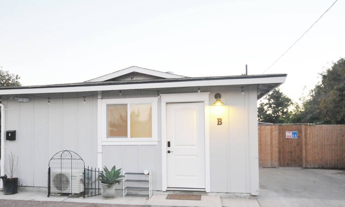 El Monte Casa | Private 2B1B Guest House in SGV Close to Los Angeles Attractions
