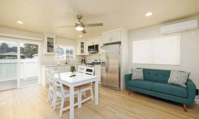 North Long Beach Casa | Private 2BD Home w WiFi, In Unit W/D - Long Stays