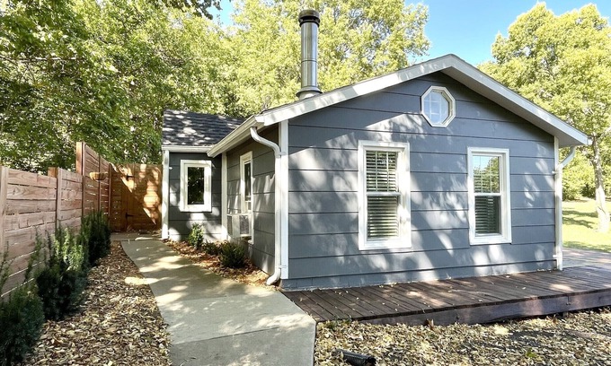 Louisburg Casa | Private 3 Acre Bungalow
