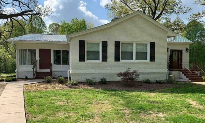 White Bluff Casa | Private 3 BR Home on 17 Wooded Acres with Easy Access to Nashville
