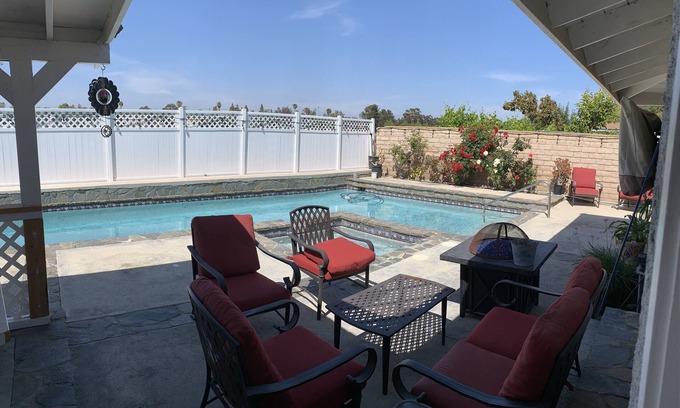 Thousand Oaks Casa | Private 4+ 2.5 near shops & restaurants with a pool & spa!