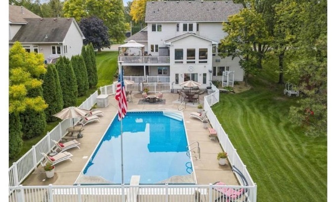 Rosemount Casa | Private 4 BR Home * Pool * Hot tub *Arcade