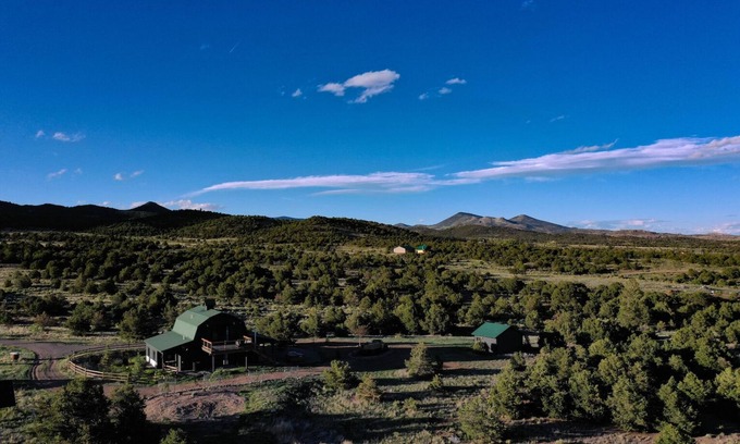 South Fork Casa | Private 43 Acres Retreat in South Fork