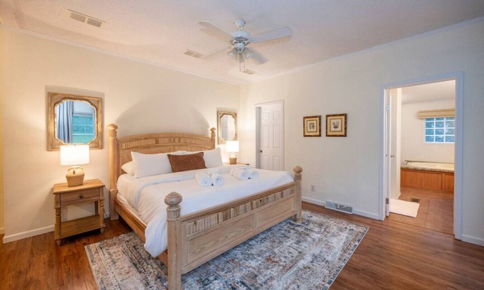Concord Casa | Private 4BR Oasis | 2 KNG BDs | 4 TVs | Free Wi-Fi