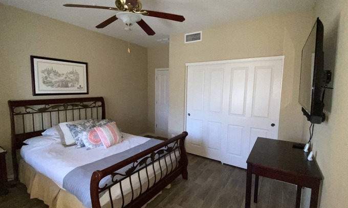 Palm Valley Casa | Private access, private room, private bathroom